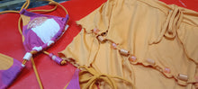 Carica l'immagine nel visualizzatore di Gallery, Parah OffLimits bikini fantasia con paillettes con gonnellino copricostume. Elegante e pratico completo da spiaggia. Taglia 44. Prezzo scontato. 500g.

