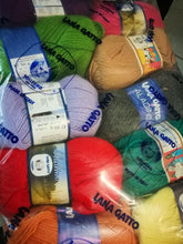 Carica l&#39;immagine nel visualizzatore di Gallery, Gomitoli multicolor misto lana Aladino 500g
