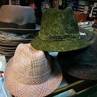 Stock di 50 cappelli vintage, gran parte Barbisio, taglie assortite, 7kg.
