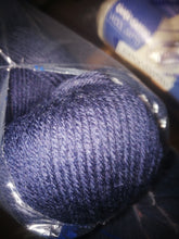 Carica l&#39;immagine nel visualizzatore di Gallery, Wool Gatto, pura lana vergine in gomitoli, confezione da 500g.
