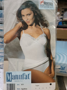 Intimo donna Manufat, filo di scozia,spalla stretta con forma seno, bordo macramè. 100g.