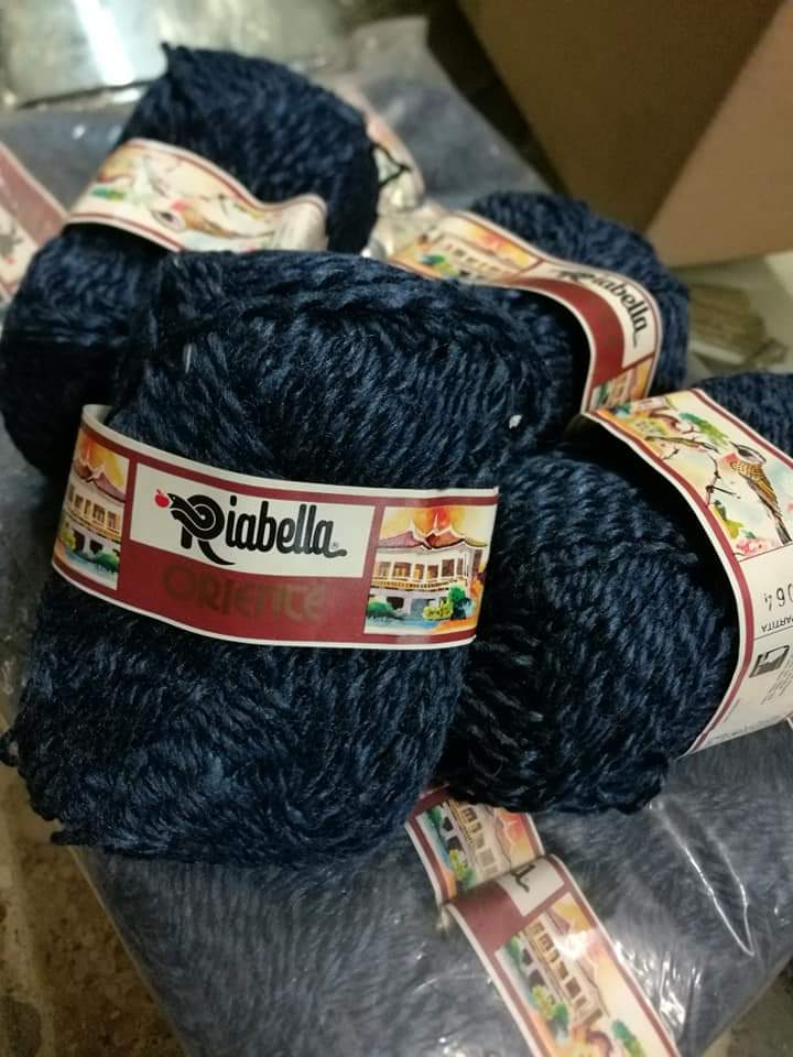 Oriente Riabella, lana, seta e acrilico, due confezioni, 1kg.