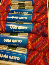 Carica l&#39;immagine nel visualizzatore di Gallery, Lana fantasia Gatto Rainbow, 80% lana , 10% mohair. Confezione da 500g.
