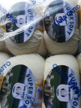 Carica l&#39;immagine nel visualizzatore di Gallery, Pura lana Super Soft Gatto, confezione da 500g.
