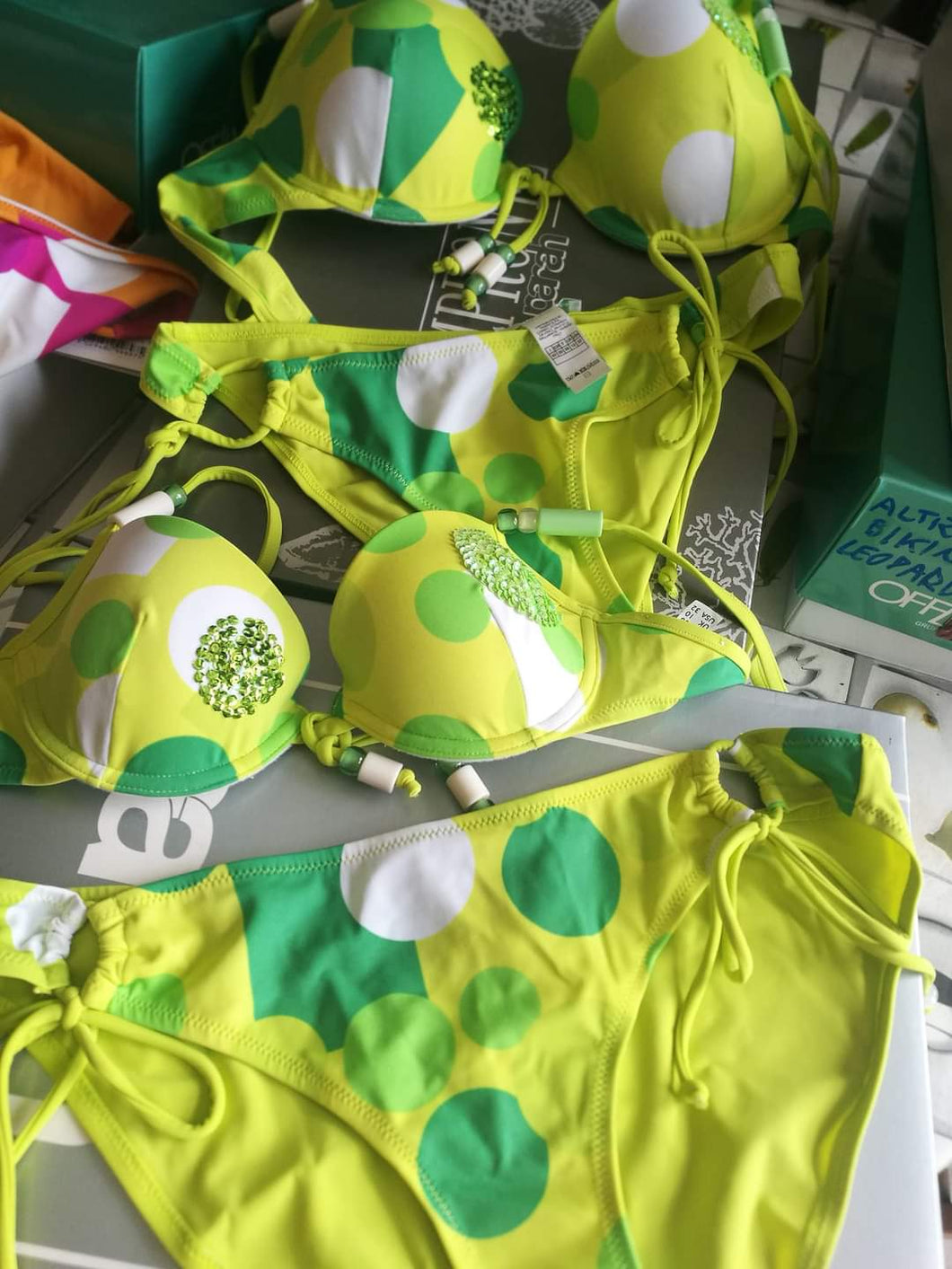 Parah, bikini fantasia verde, taglie 42, 48. 300g.