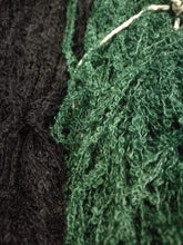 Carica l&#39;immagine nel visualizzatore di Gallery, Buclerino in matasse , nero e verde, 1,7kg.
