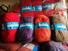 Carica l&#39;immagine nel visualizzatore di Gallery, Softer Cervinia, misto lana e mohair, colore lampone. 800 g.
