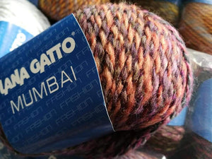 Filato moda Mumbai Gatto misto lana53%), ferri 7,  confezione da 500g.