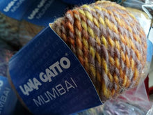 Carica l&#39;immagine nel visualizzatore di Gallery, Filato moda Mumbai Gatto misto lana53%), ferri 7,  confezione da 500g.
