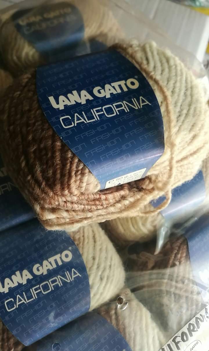 Lana Gatto California, misto lana(53%), ferri 5/6, 50g per 90m. 500g.