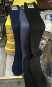 Taglia unica, calze lunghe comode e pratiche DeBert. Tre paia colori assortiti, 150 g.