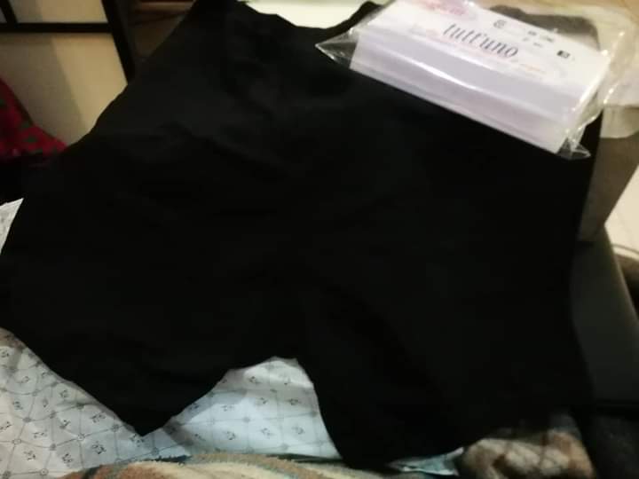 Mutanda pantaloncino Boglietti in cotone elasticizzato e microfibra, senza cuciture. Colore nero. 100g.