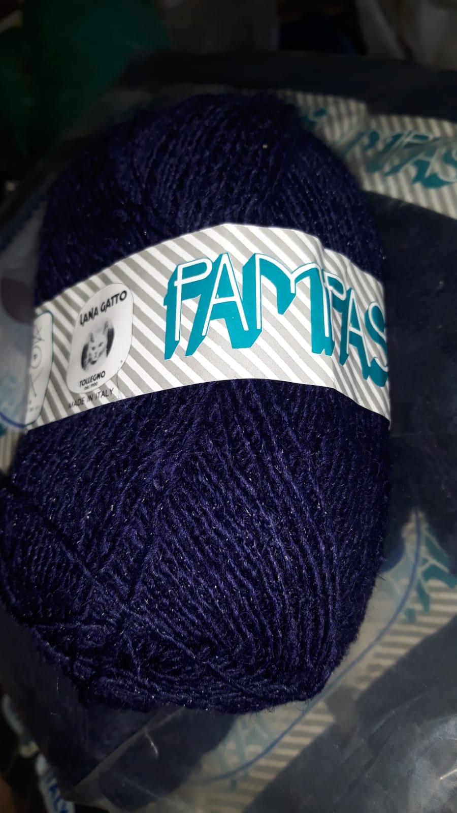Pampas Gatto, colore blu, due confezioni. 81% di lana. 1kg..
