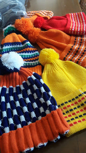 Sette cappelli di lana vintage, colori in foto. 900g.
