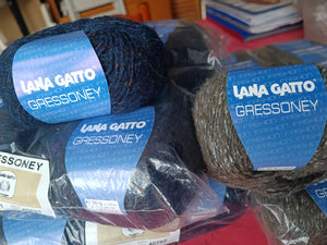 Mix di fibre nobili, lana, mohair, seta e altre per un filato speciale: Gressoney Lana Gatto. 500 g.