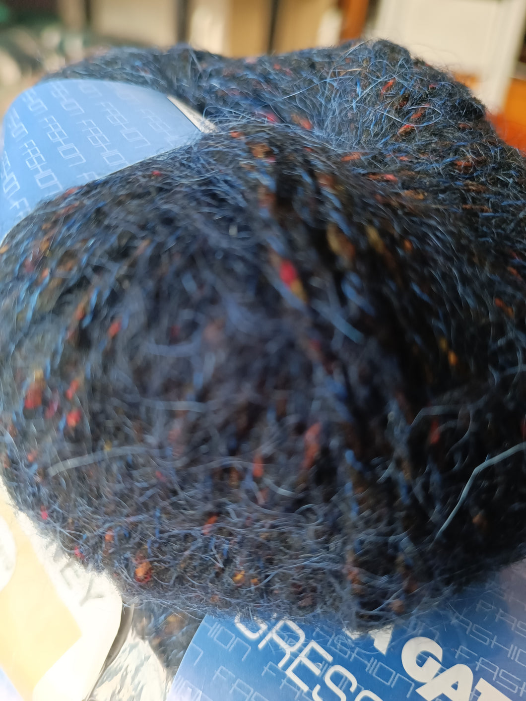 Mix di fibre nobili, lana, mohair, seta e altre per un filato speciale: Gressoney Lana Gatto. 500 g.