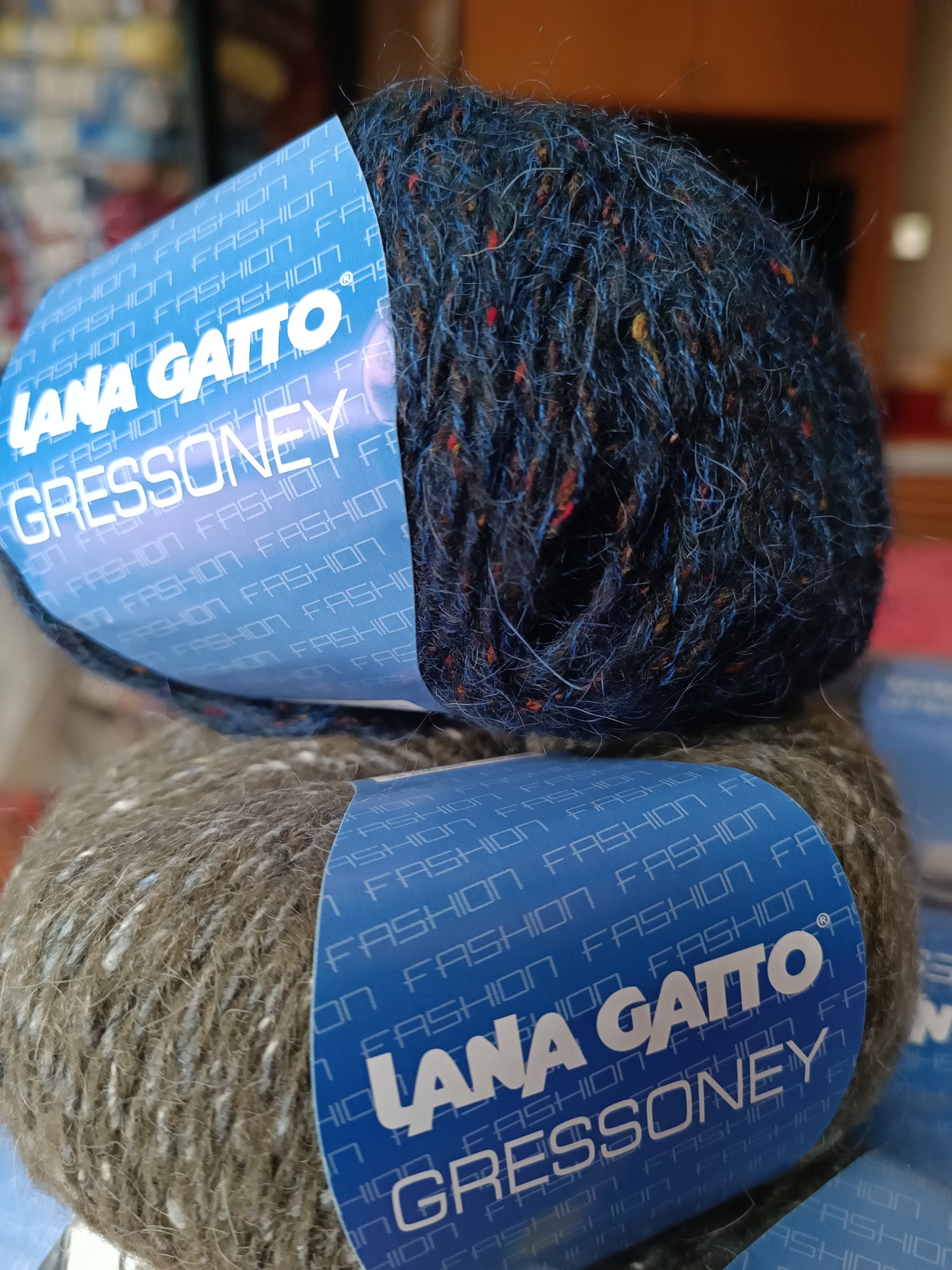 Mix di gomitoli (9 blu e 3 grigio)Gressoney Gatto, misto lana, mohair, –  Pianeta Filati