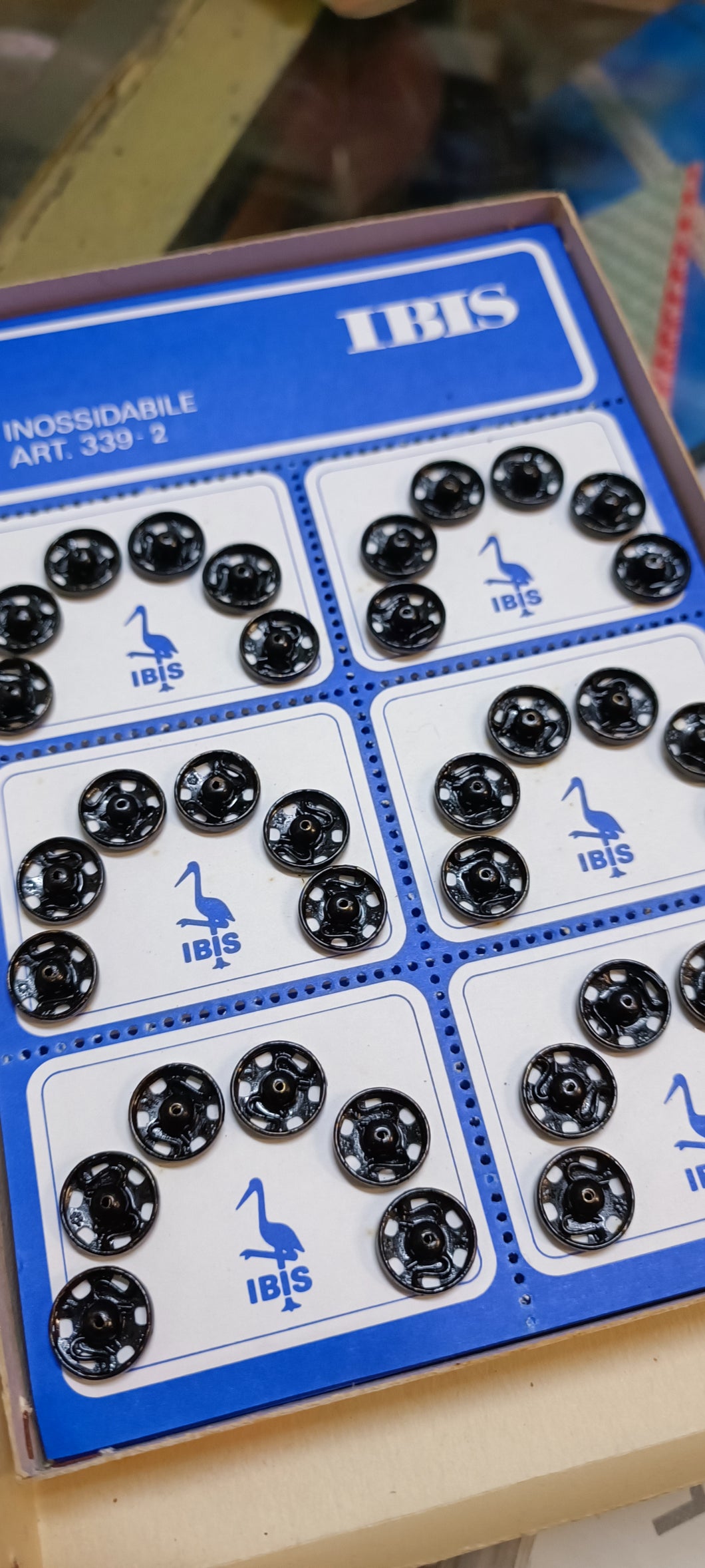 Bottoni automatici, 9mm, Ibis inossidabile, cartina da sei confezioni(36 pezzi).50g. €3,80.