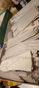 Stock di 20 guanti vintage di pelle, colori panna e marrone taglie assortite. 700g
