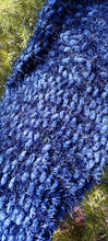 Carica l&#39;immagine nel visualizzatore di Gallery, Scialle elegante in microfibra con lurex Gatto, colore azzurro, realizzato a mano. 700g.
