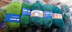 Cinque tonalità di verde Aladino Gatto, misto lana(50%), due gomitoli per colore. 500,g.
