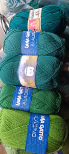 Cinque tonalità di verde Aladino Gatto, misto lana(50%), due gomitoli per colore. 500,g.