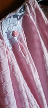 Carica l&#39;immagine nel visualizzatore di Gallery, Vestaglia vintage rosa, taglia 52. 800g.

