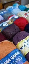 Carica l&#39;immagine nel visualizzatore di Gallery, Misto lana Aladino Gatto in mix di 15 colori. Ferri 4. 750 g.
